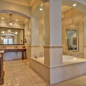 King Suite Spa Bath